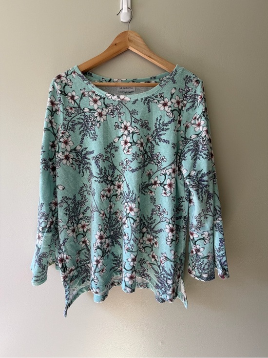 Liz Claiborne Tops - Liz Claiborne Light Blue Floral Long Sleeve Top